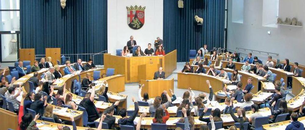 Mandat zum Mitbestimmen. Es muss nicht gleich der Landtag sein – wie hier in Mainz. Bildungsexperten fordern mehr Partizipation auch im Klassenzimmer. 