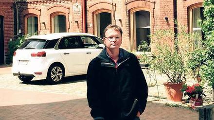 Stephan la Barré, Vorsitzender des Vereins Apartment Allianz Berlin, betreibt in einer Schmiede und in einer alten Filzfabrik, die in den späten sechziger Jahren die legendäre Kommune 1 beherbergte, das Ferienwohnungsunternehmen "Berlin Lofts". 