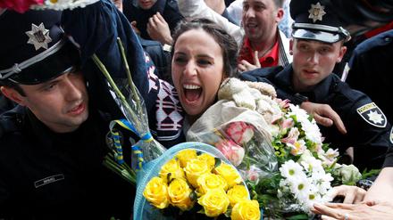 Triumph. Sängerin Jamala jubelt über ihren Sieh beim Eurovision Song Contest.