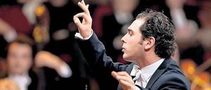 Finesse und Farbe. Chefdirigent des DSO, Tugan Sokhiev. 