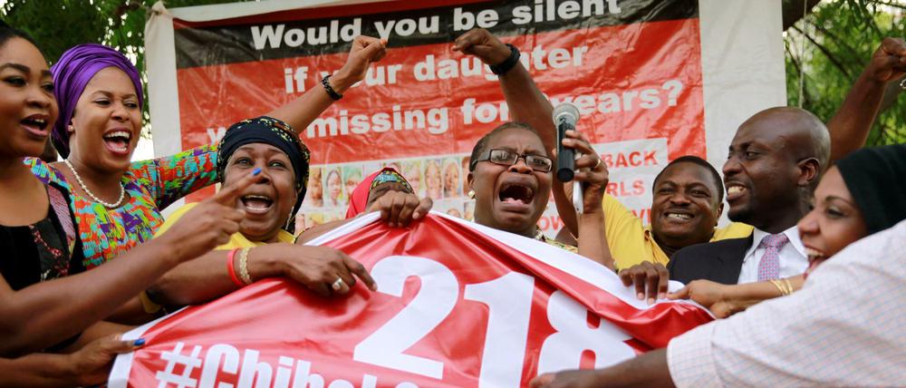 In Nigeria hat die Armee nach eigenen Angaben ein zweites verschlepptes Chibok-Mädchen befreit.