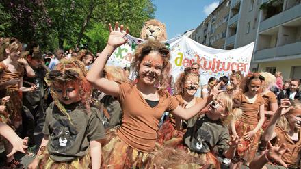 Der Kinderkarneval beim Karneval der Kulturen stand diesmal unter dem Motto "20 Jahre mit Gebrüll".