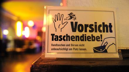 Hand aufs Geld. Immer!