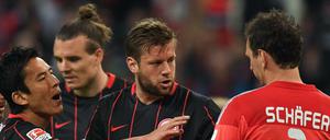 Marcu Russ und Raphael Schäfer gerieten während des Spiels ein paar Mal aneinander.