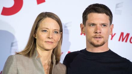Monster auf der Spur. Regisseurin Jody Foster mit ihrem Darsteller Jack O’Connell beim Fototermin zu „Money Monster“. Der Film kommt am 26. Mai in die Kinos.