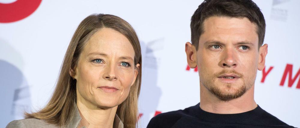 Monster auf der Spur. Regisseurin Jody Foster mit ihrem Darsteller Jack O’Connell beim Fototermin zu „Money Monster“. Der Film kommt am 26. Mai in die Kinos.