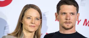 Monster auf der Spur. Regisseurin Jody Foster mit ihrem Darsteller Jack O’Connell beim Fototermin zu „Money Monster“. Der Film kommt am 26. Mai in die Kinos.