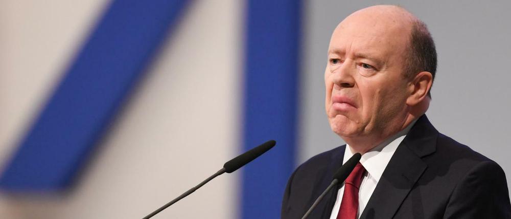 John Cryan, bisheriger Co-Vorstandsvorsitzender und zukünftiger Vorstandsvorsitzender der Deutschen Bank, spricht auf der Hauptversammlung der Bank in der Festhalle in Frankfurt am Main (Hessen).
