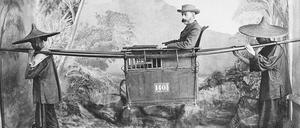 Harry Graf Kessler in einer Sänfte, Weltreisealbum China 1891/92.