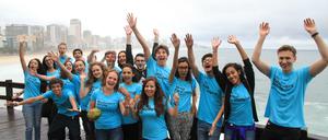 Gruppenfoto am Strand von Leblon beim Workshop der deutschen und brasilianischen Schülerreporter der "Paralympics Zeitung Rio 2016".
