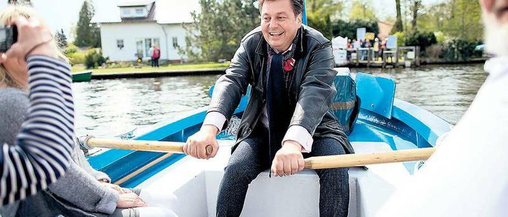 Da muss einer aber ganz schön rudern. Bausenator Andreas Geisel, hier noch bester Laune.