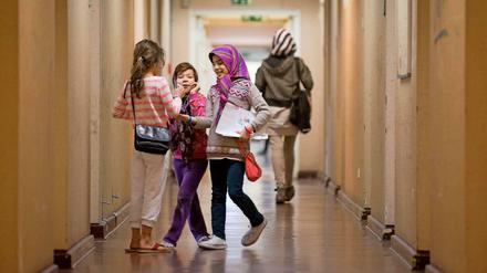 Alles schön friedlich im Ex-Rathaus Wilmersdorf? Nicht ganz, aber für Gewalt in der Notunterkunft gibt es keinen Beweis.
