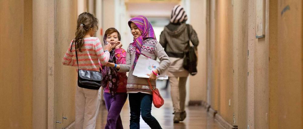 Alles schön friedlich im Ex-Rathaus Wilmersdorf? Nicht ganz, aber für Gewalt in der Notunterkunft gibt es keinen Beweis.