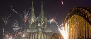 Als Reaktion auf die massenhaften Übergriffe während der Silvesternacht in Köln soll es kommendes Silvester eine Schutzzone um den Dom geben.