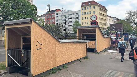 Da geht’s runter. Früher befand sich an der Kreuzung Mehringdamm/Yorckstraße ein öffentliches WC. In den Räumen geht es nun um andere Bedürfnisse. 