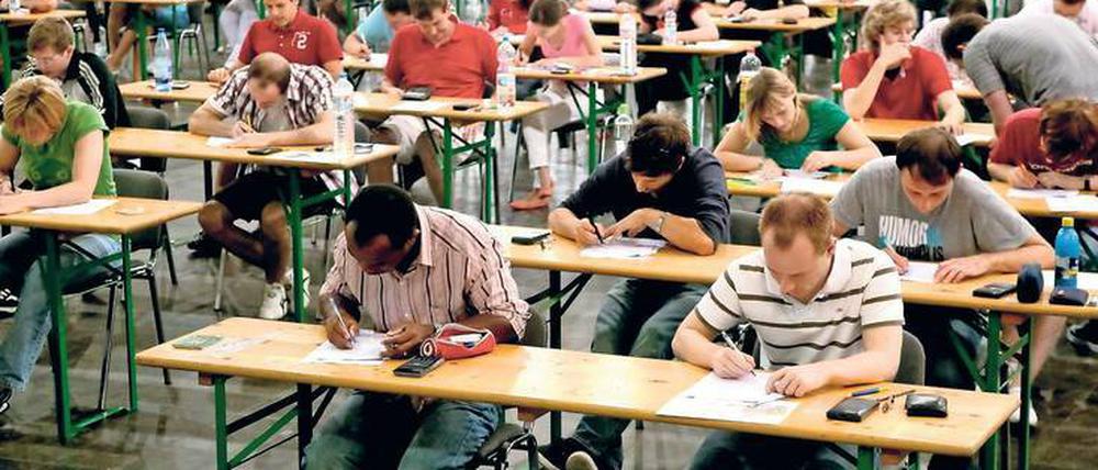 Stresstest. Eine einfache Krankschreibung reicht nicht mehr, um zu fehlen.