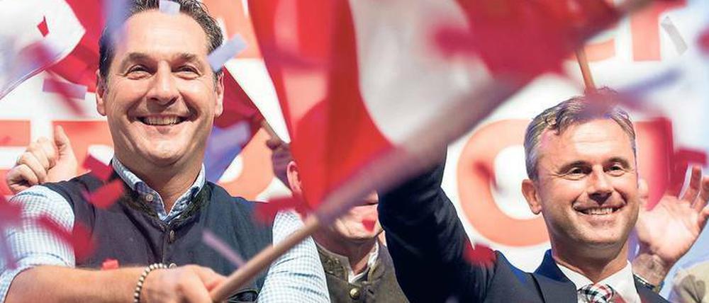 Der Neue. Im ersten Wahlgang bekam Norbert Hofer (rechts) 35,1 Prozent der Stimmen. Parteichef Heinz-Christian Strache ist stets an seiner Seite.