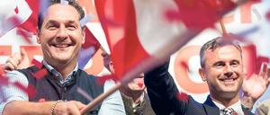 Der Neue. Im ersten Wahlgang bekam Norbert Hofer (rechts) 35,1 Prozent der Stimmen. Parteichef Heinz-Christian Strache ist stets an seiner Seite. 