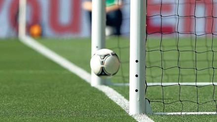 Drin oder nicht drin. Es ist der für Fußballfans weltweit entscheidende, sinnstiftende Moment. 