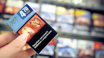 In anderen Ländern bereits üblich: Vor allem junge Menschen sollen durch drastische Bilder und Warnhinweise vom Rauchen abgehalten werden.
