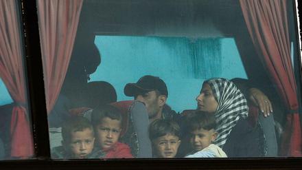 Flüchtlinge werden aus dem Lager Idomeni weggebracht. 