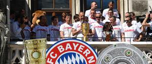 Nicht live im Fernsehen zu sehen: der Empfang von Pokalsieger FC Bayern München am Sonntag auf dem Rathausbalkon in München.