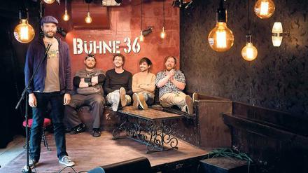 Kling und die anderen. Marc-Uwe Kling, Bassist „Boris the Beast“, Maik Martschinkowsky, Sebastian Lehmann und Julius Fischer (von links). 