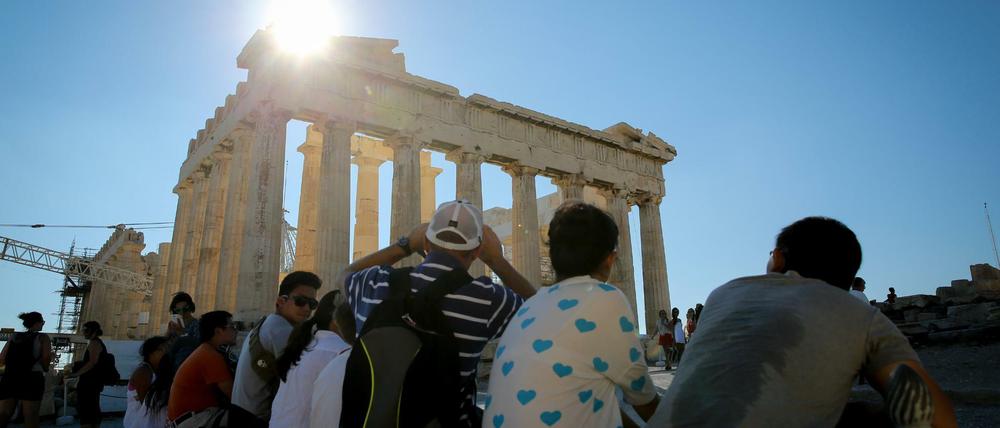 Sommer in Athen. Der Tourismus stützt die griechische Wirtschaft - 2015 verzeichnete der Fremdenverkehr eine Rekordsaison.