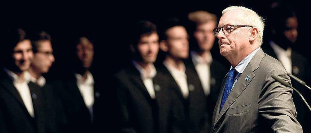 Ich spiel' die Musike. Herthas Präsident Werner Gegenbauer vor seinem Orchester.