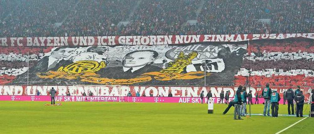 Die Bayern-Fans haben den ehemaligen Vereinspräsidenten Kurt Landauer, der wegen seiner jüdischen Herkunft verfolgt wurde, mehrfach mit Choreographien gewürdigt.