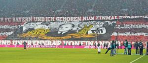 Die Bayern-Fans haben den ehemaligen Vereinspräsidenten Kurt Landauer, der wegen seiner jüdischen Herkunft verfolgt wurde, mehrfach mit Choreographien gewürdigt. 