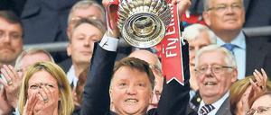 Letzte Hebefigur. Auch der Pokalsieg half Louis van Gaal nicht mehr.