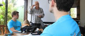 Sicherheitsexperte Claus Ruegener beim Workshop der deutschen und brasilianischen Schülerreporter der "Paralympics Zeitung Rio 2016" in Rio de Janeiro/Brasilien.