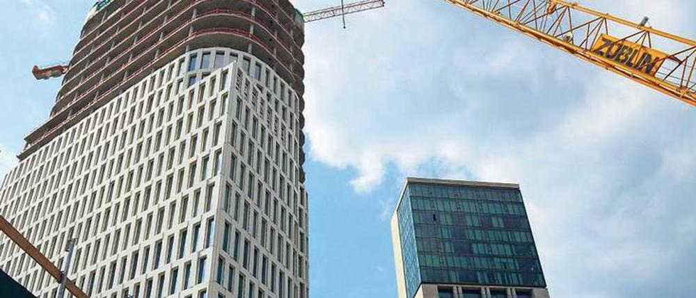Wer hat noch nicht? Bisher heißen diese beiden Hochhäuser nur "Upper West" und "Zoofenster". Noch haben sie keine Spitznamen.