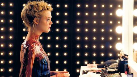 In „The Neon Demon“ will Jessie (Elle Fanning) Topmodel in L. A. werden.