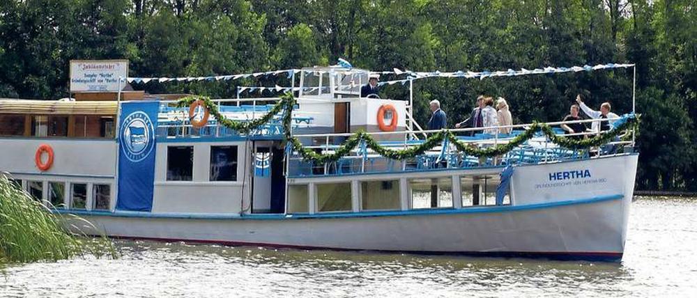Altes, aber geliebtes Eisen. Bisher schippert die Hertha noch auf der Kyritzer Seenkette in der Prignitz. Nach dem Willen des Käufers soll sie aber bald in Berlin vor Anker gehen.