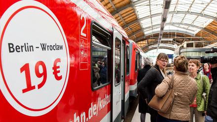 Der Premierenzug bei der Ankunft im Hauptbahnhof von Breslau/Wroclaw. Seit 30. April besteht die Verbindung zwischen Berlin und der schlesischen Metropole.