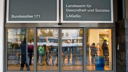 Mehr Geld für Flüchtlinge - und Behörden. Der Senat schafft mit dem Masterplan auch ein Amt für Flüchtlingsangelegenheiten