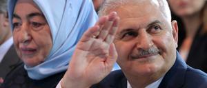 Binali Yildirim wurde mit 100 Prozent der Stimmen auf dem AKP-Sonderparteitag zum neuen Premier der Türkei gewählt.