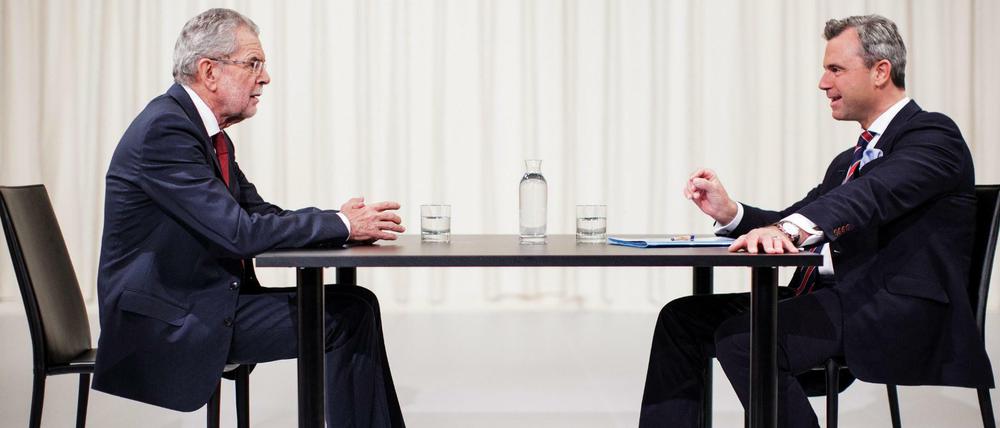 Alexander Van der Bellen (links) und Norbert Hofer (rechts) treten in der Stichwahl am Sonntag gegeneinander an.