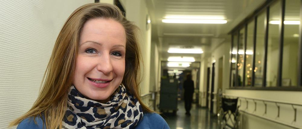 Morgens auf dem Krankenhausflur: Christin Budzinski wartet auf ihre Operation.