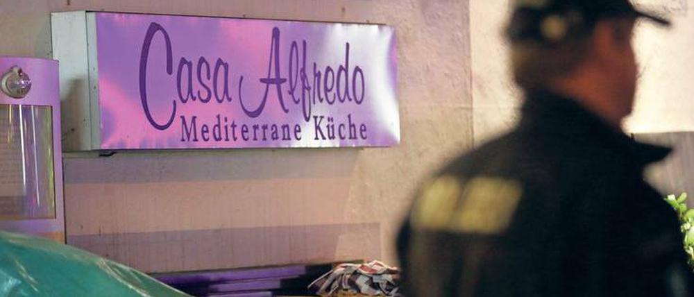 Dichtgehalten. Alfredo M. versteckte den Toten in einer kleinen Baugrube in seinem Lokal – und verlegte darüber einen neuen Boden. Der Restaurantbetrieb lief weiter wie zuvor.