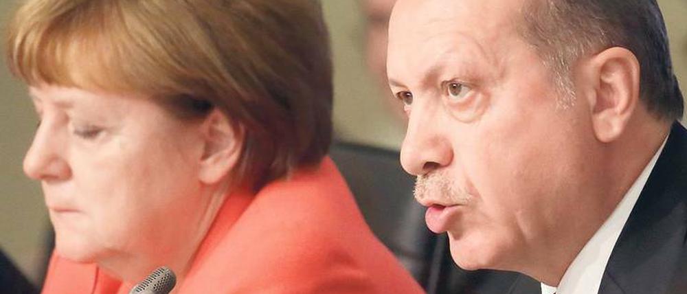 Alte Bekannte. Angela Merkel kennt Recep Tayyip Erdogan schon aus der Zeit, als sie noch Oppositionsführerin war und sein Aufstieg gerade erst begann. Sie weiß, wie stur er sein kann.