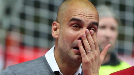 Tränen der Freude? Nicht nur, Pep Guardiola weinte wohl auch, weil das Kapitel FC Bayern mit dem Pokalsieg für ihn beendet ist.