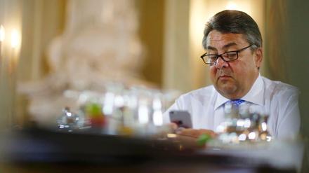 Wirtschaftsminister Gabriel: Aufhebung einzelner Russland-Sanktionen bei Erfüllung einzelner Minsk-Vereinbarungen. Findet die ukrainische Regierung gar nicht gut.