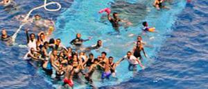 Vor der Küste Libyens kamen möglicherweise hundert Menschen ums Leben.