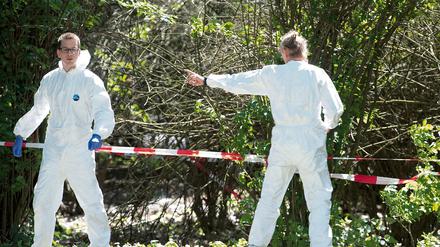 Rund zwei Wochen nach dem Fund der Leiche gehen die Ermittler 23 Hinweisen nach. Gesucht wird nach einem Paar.