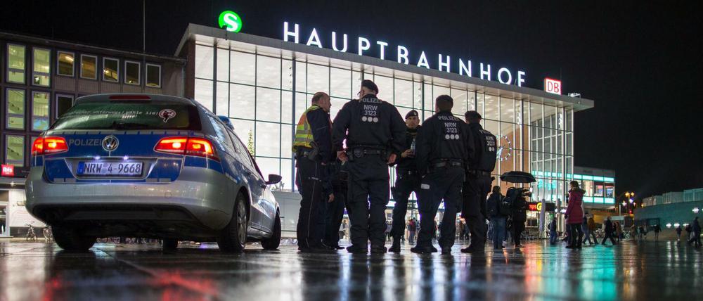 100 Tage nach dem Start des Untersuchungsausschusses Silvesternacht erhebt die Polizei massive Vorwürfe gegen Politik und Justiz.