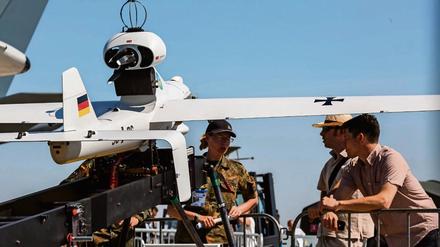 Auf der ILA 2014 präsentierte die Luftwaffe ihre Drohnen, darunter den unbemannten Aufklärungsflieger Luna.