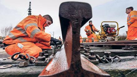 Viel Arbeit für die Bahn. Im laufenden Jahr soll es bis zu 850 Baustellen im verzweigten Netz der Bahn geben.